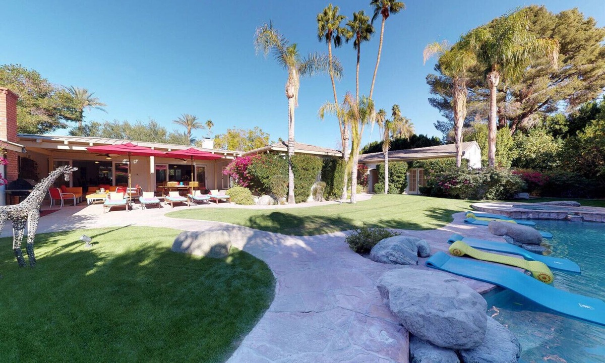 The Movie Colony House | Private Resort Movie Colony. Walk to downtwn! Pool! Views! Expresso! Heated spa!