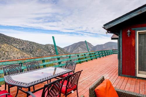 Pine Mountain Club House | Private Sauna & Mtn-View Deck! Kern County Home