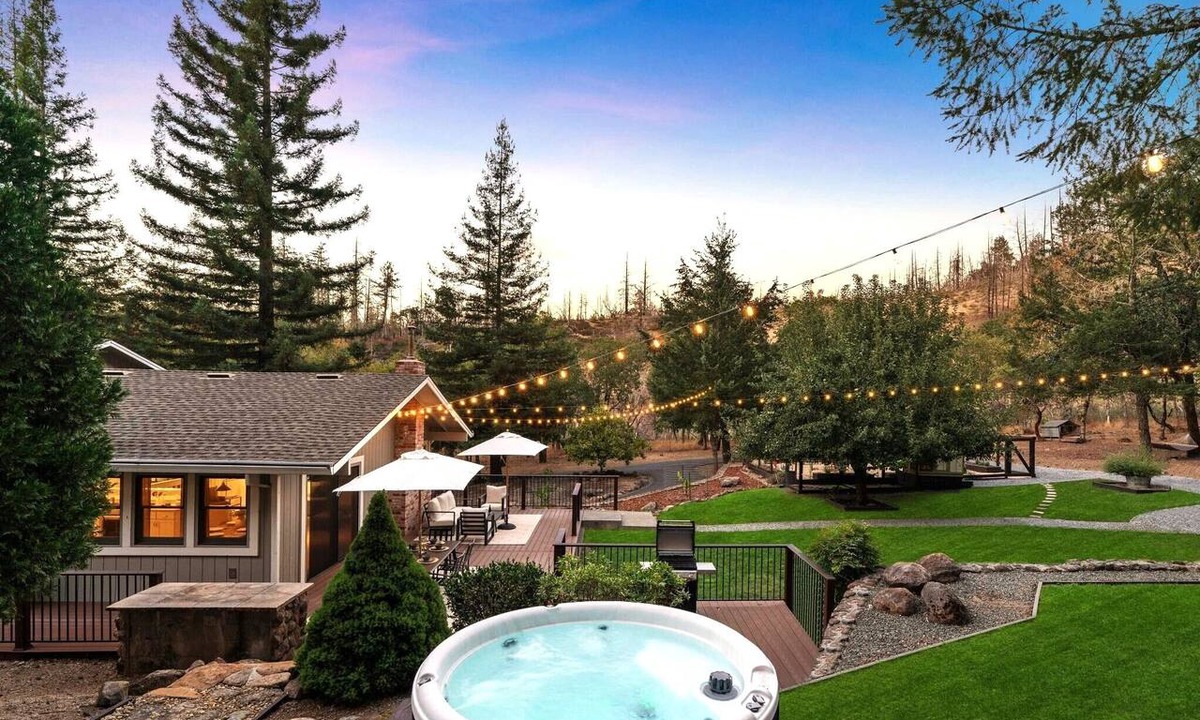 Santa Rosa House | Private Wine Country Retreat Near Sonoma and Napa with Hot Tub on 2 Acres