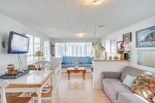 Avalon House | Quaint Avalon Cottage < Half-Mi to Beaches!