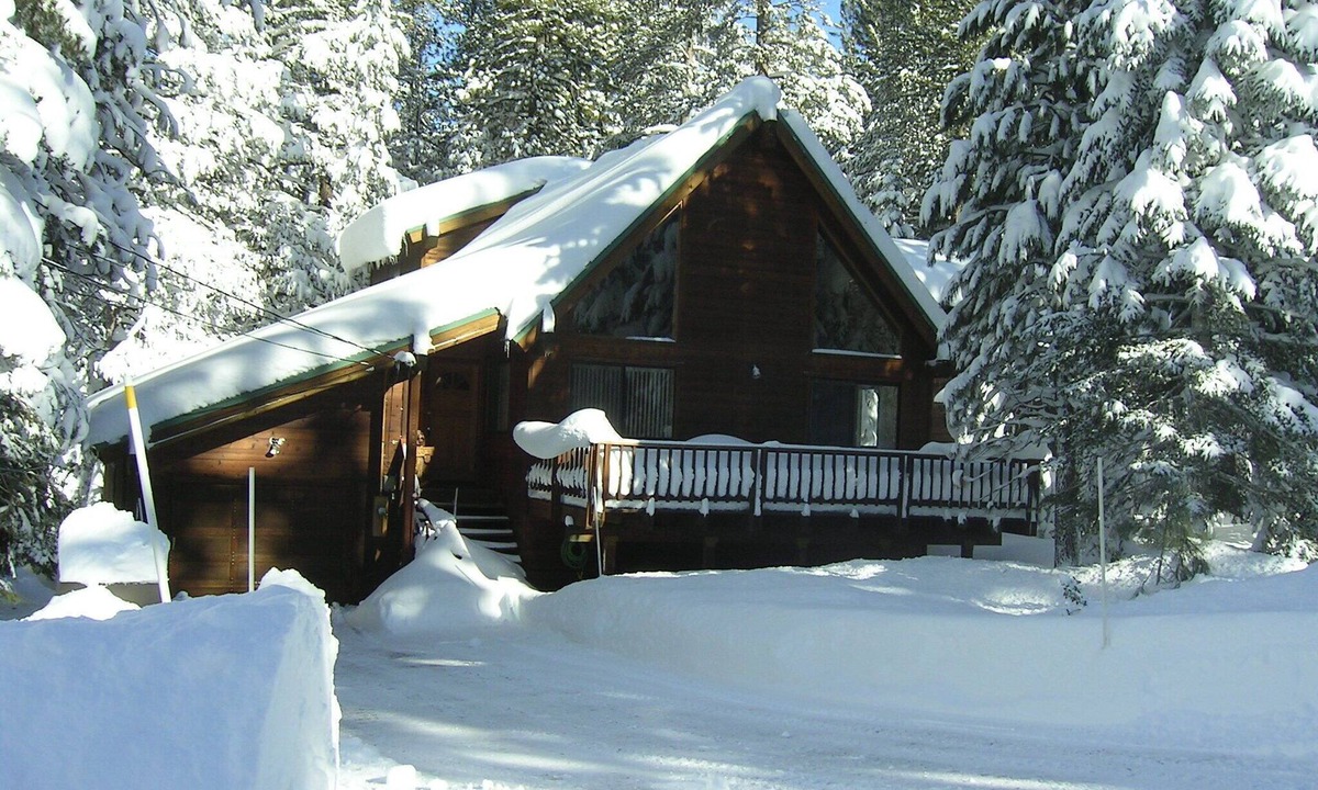 Truckee Cabin | Quaint Cabin Close to Ski Resorts and Donner Lake # Competitive Rates #