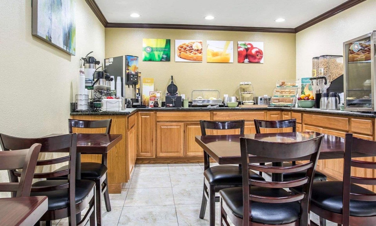 Shelltown Hotel | Quality Inn San Diego I-5 Naval Base