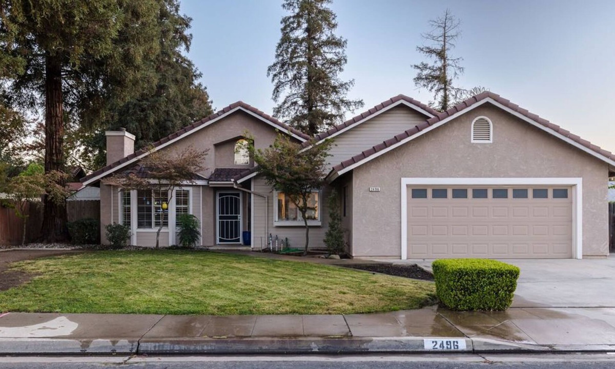 Clovis House | Quiet&Safe Neighborhood | New King, CalKing and Queen Beds w/Pool