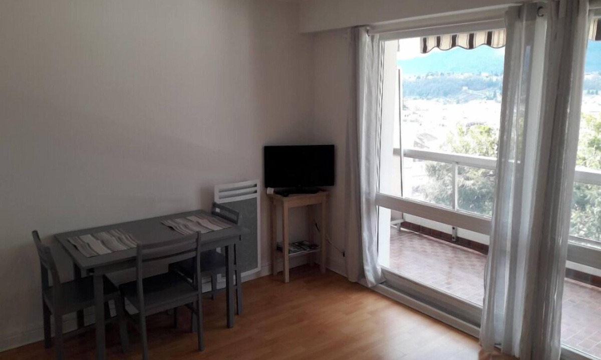 Aix-les-Bains Apartment | Quiet studio, balcony with lake view, parking, near the spa, close to the center