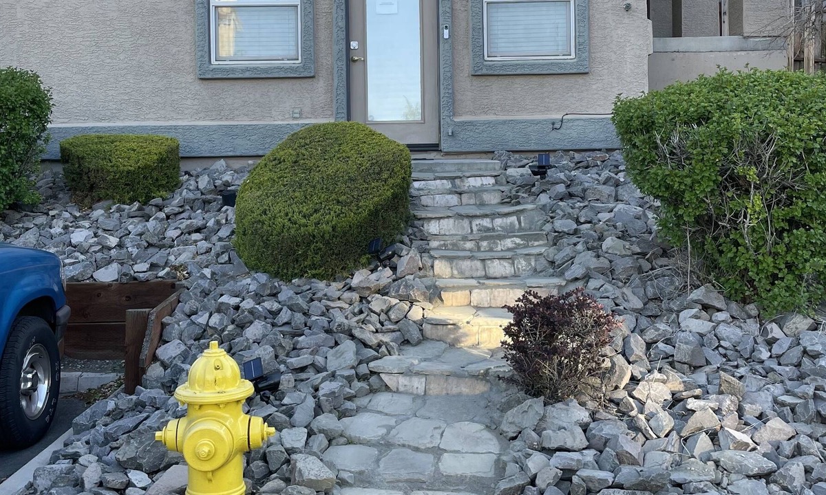 Sparks Apartment | Quiet Studio located near Downtown with entrance come and go as you please!