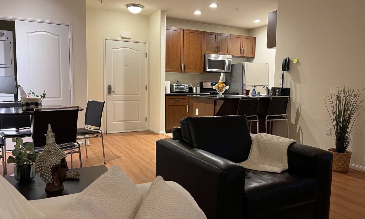 Downtown Los Angeles Apartment | Quiet Two Bedroom Downtown LA w/incredible amenities!