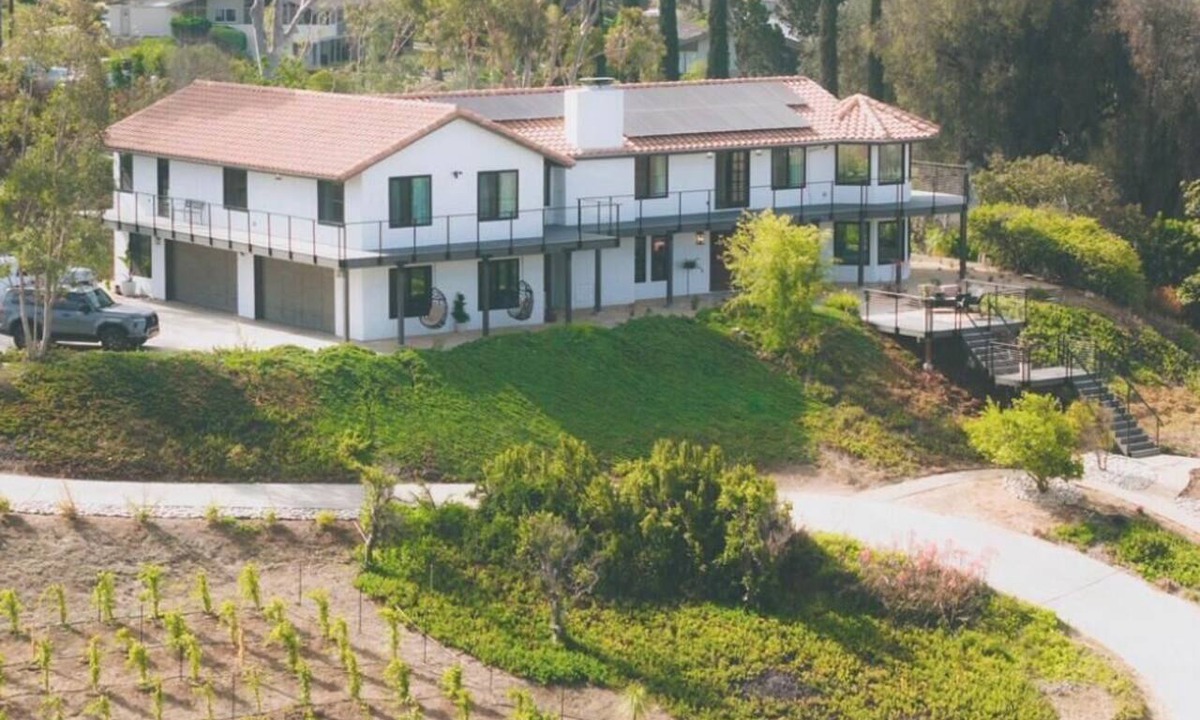 Bonsall House | Racehorses Saltwater Pool Spa Passion Fruit Farm