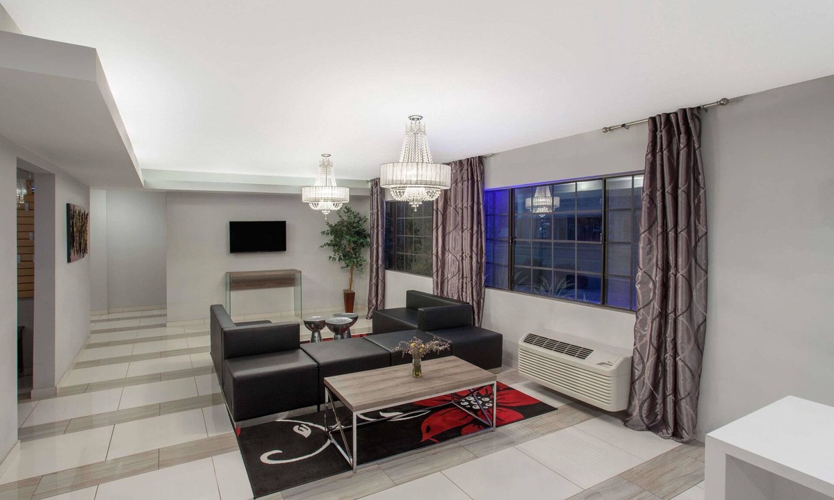 Clarkdale Hotel | Ramada by Wyndham Culver City