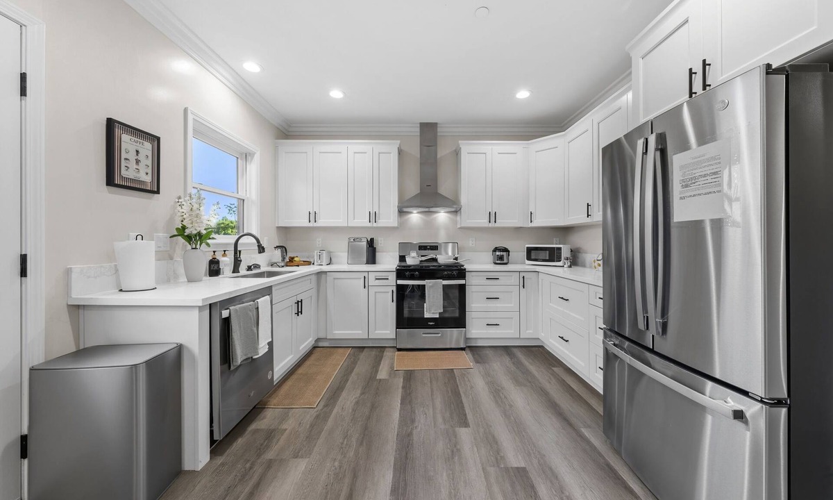 North Central House | Rare Find NEW 4Bed Home near old town pasadena