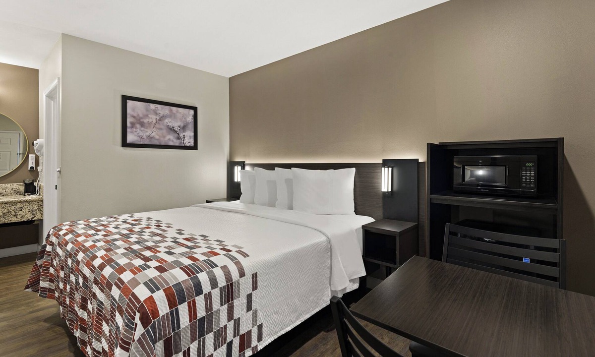 Harbor Hotel | Red Roof Inn Los Angeles - Wilmington, CA