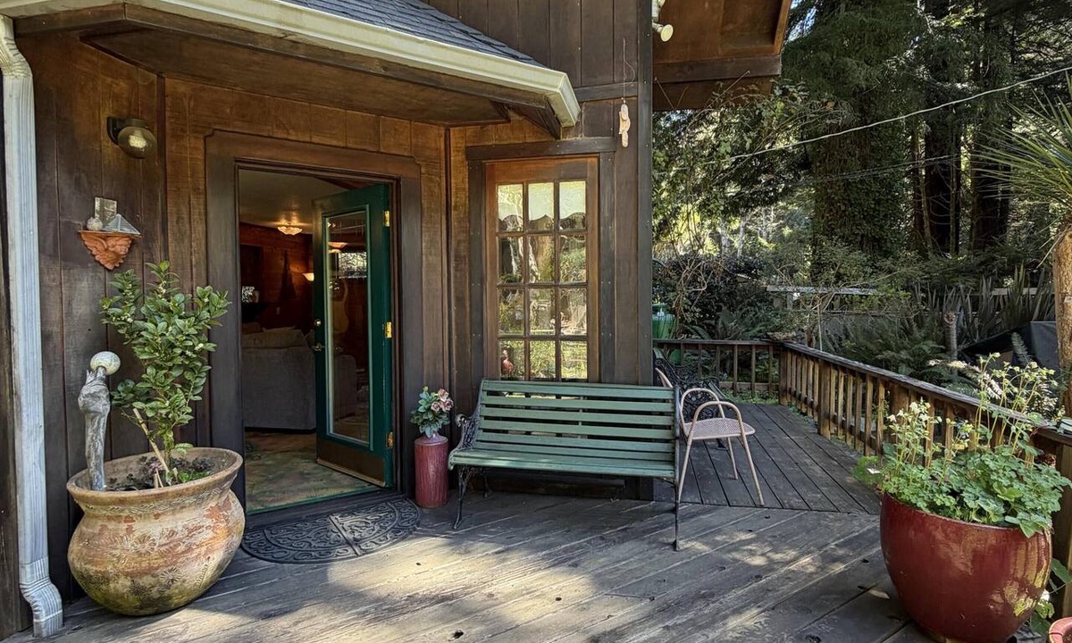 Westhaven-Moonstone House | 🌲Redwood Garden Sanctuary- Nestled in Gardens, Forest and Minutes from the Sea.