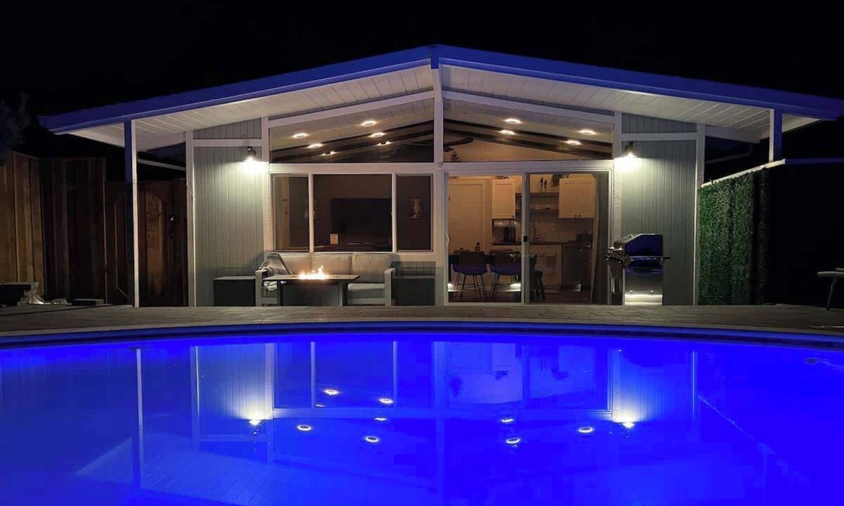 Felton House | Redwood Tree-O - Pool Hot Tub PS5