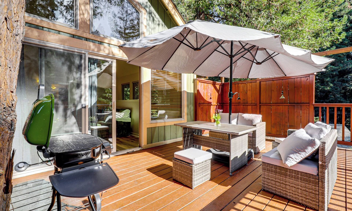 Rio Nido House | Redwoods Escape w/Hot Tub: Near Russian River!