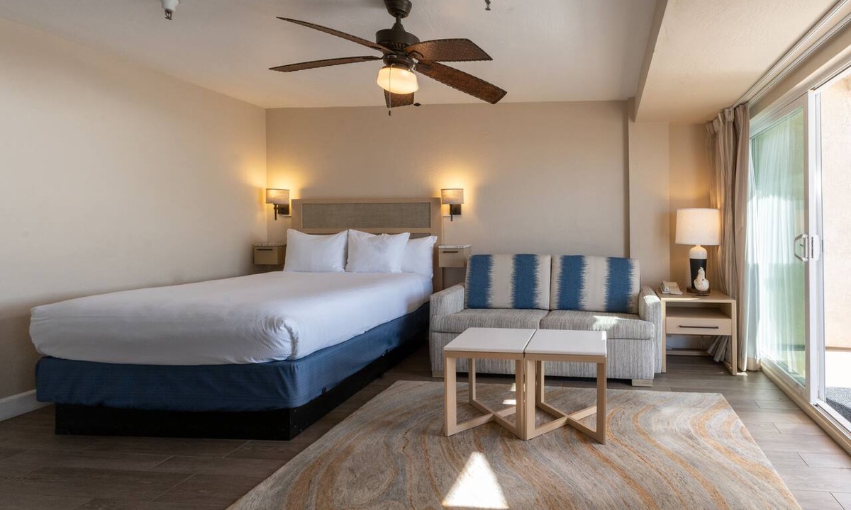Townsite Hotel | Relaxing Beach Getaway With Balcony & Pool Access | Walk to Beach