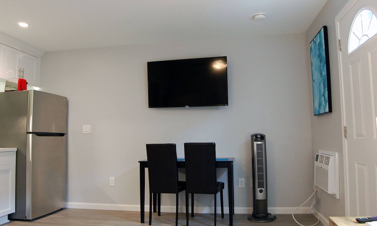 Mission Beach Apartment | Remodeled, Ground Floor Studio #2 just 167 steps to the Best Beach in San Diego!