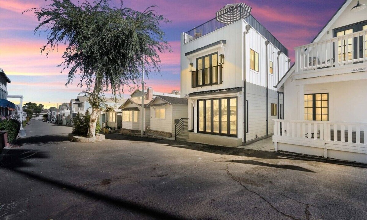 Avalon House | Remodeled Rooftop Deck Home | Casino & Ocean Views