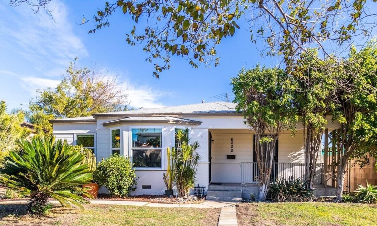 North Hollywood House | Remodeled Spacious Home, Huge Backyard, Grill, Monthly Discounts, Pets!
