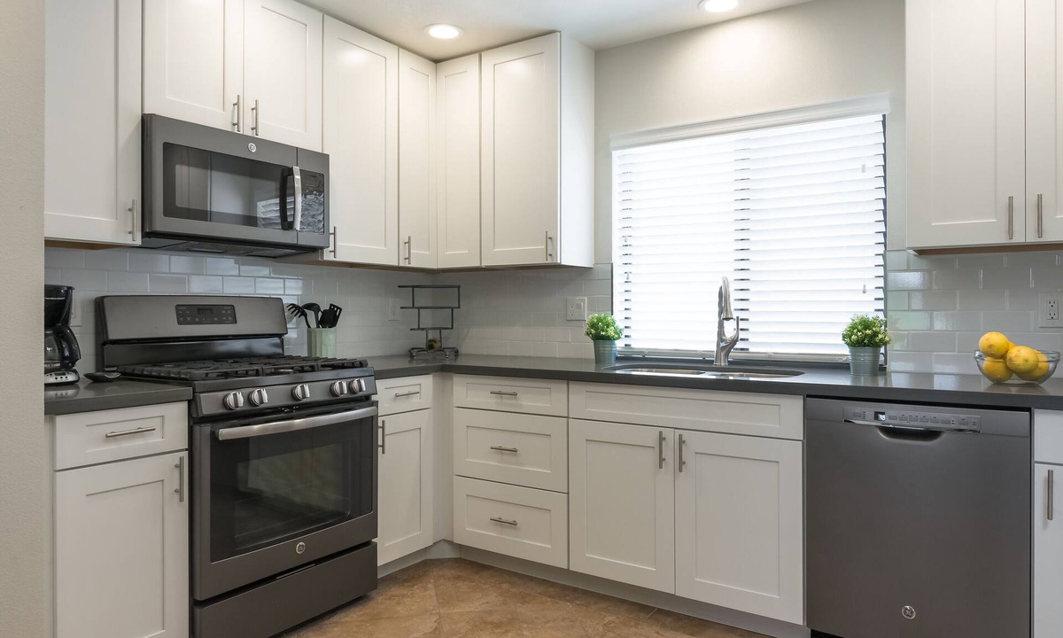 Cathedral City Condo | Renovated 3-bedroom Condo on Golf Course with Mountain Views!
