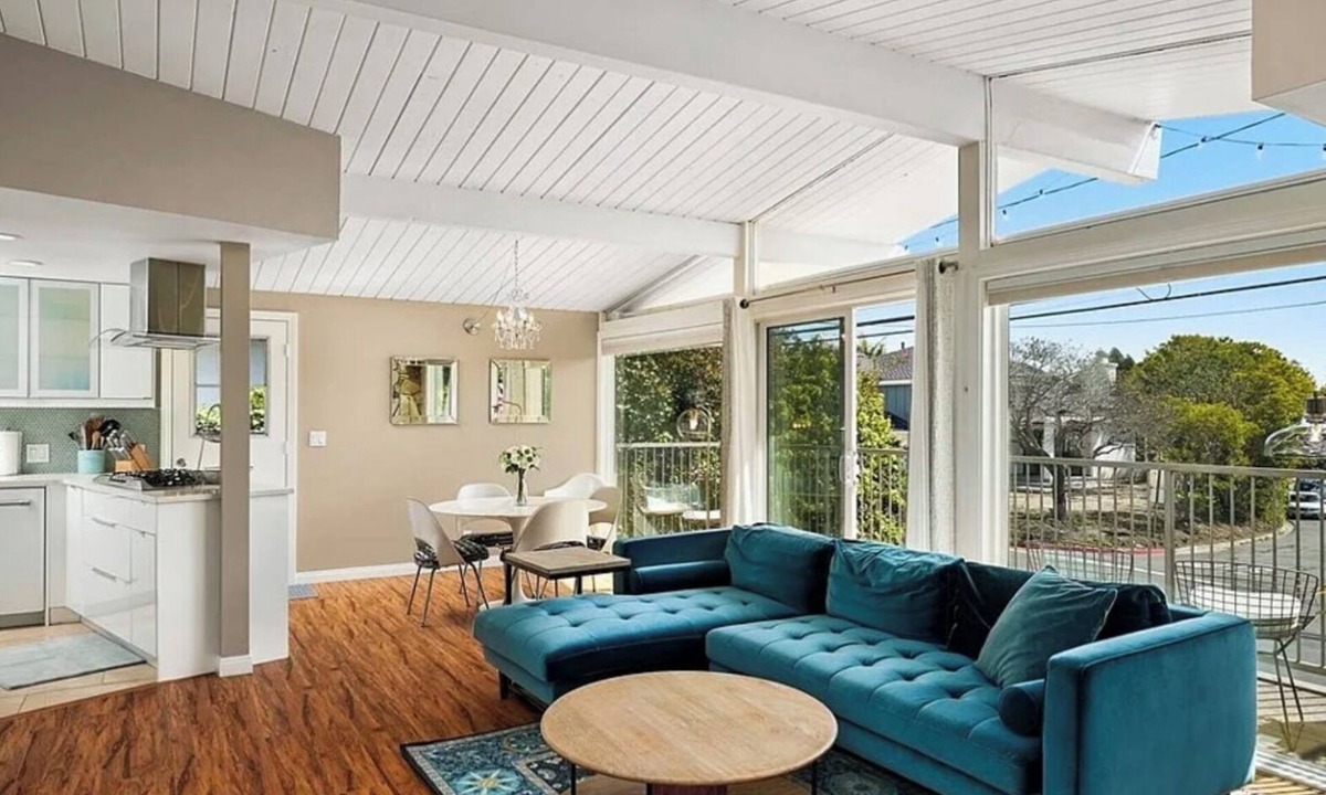 Lantern District House | Renovated Mid-century - Walk to Harbor/Doheny!