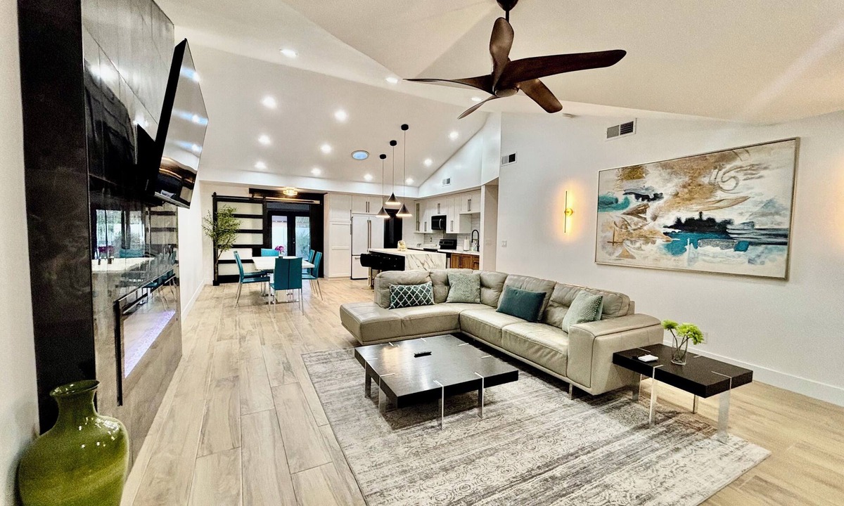 Scottsdale Highlands Estates House | Renovated Retreat-High Ceiling-Outdoor Kitchen