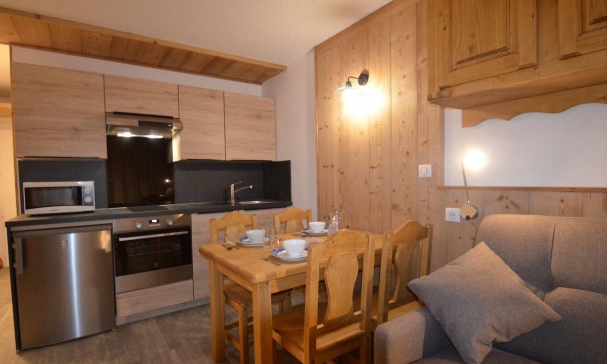 Les Menuires Apartment | Resort center, 8th floor, view ski slopes, balcony, tv, 24m², Les Menuires