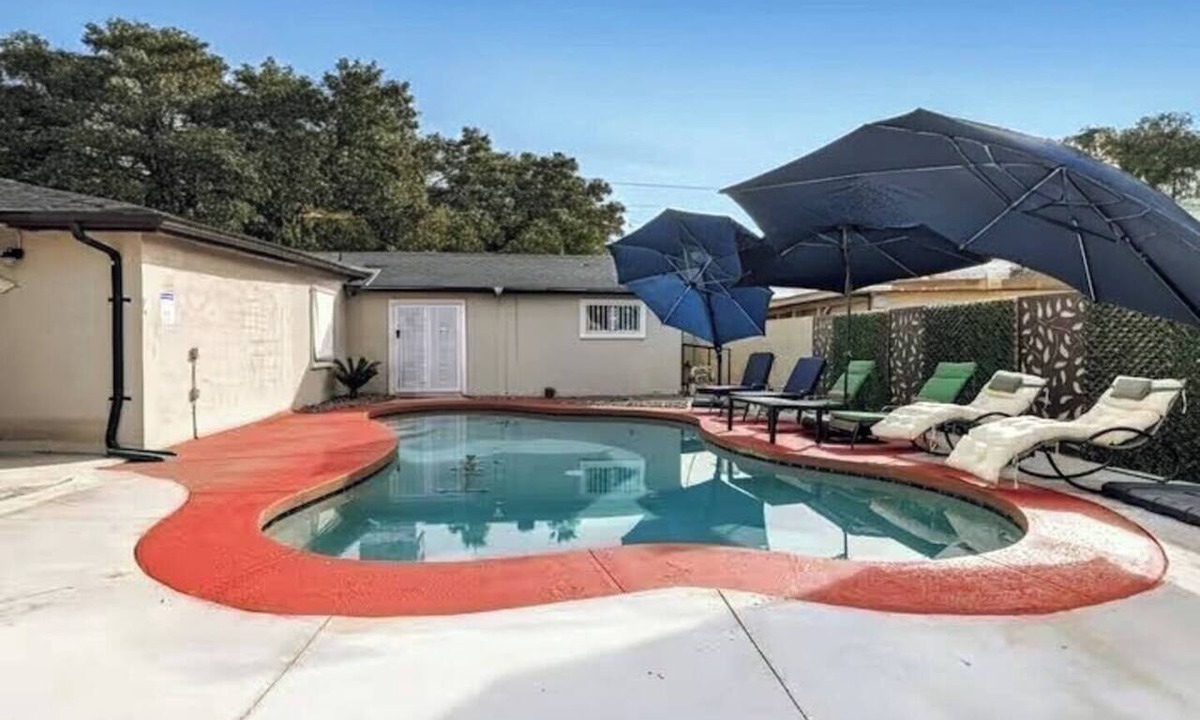 Camelback East Villa | ✦ Resort-Style ✦ Private Estate with Pool & Gym ✦ Near PHX/Tempe/Scottsdale ✦
