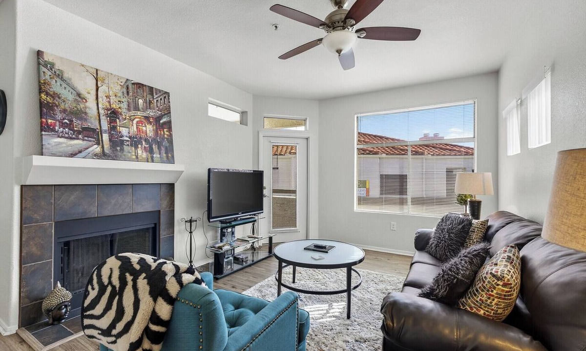 Central Scottsdale Condo | Resort-Style Scottsdale Retreat with Heated Pool. King Bed. Minutes to Old town