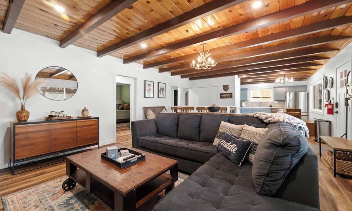 Big Bear Lake Cabin | RidgeTop Retreat, new rental.