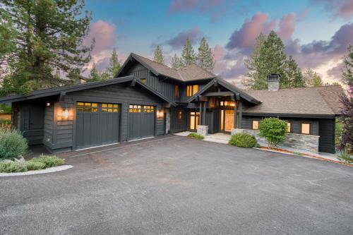 Ponderosa Palisades House | Rising Sun Retreat at Schaffer's Mill by Tahoe Getaways - Luxury Pet Friendly w Air Conditioning