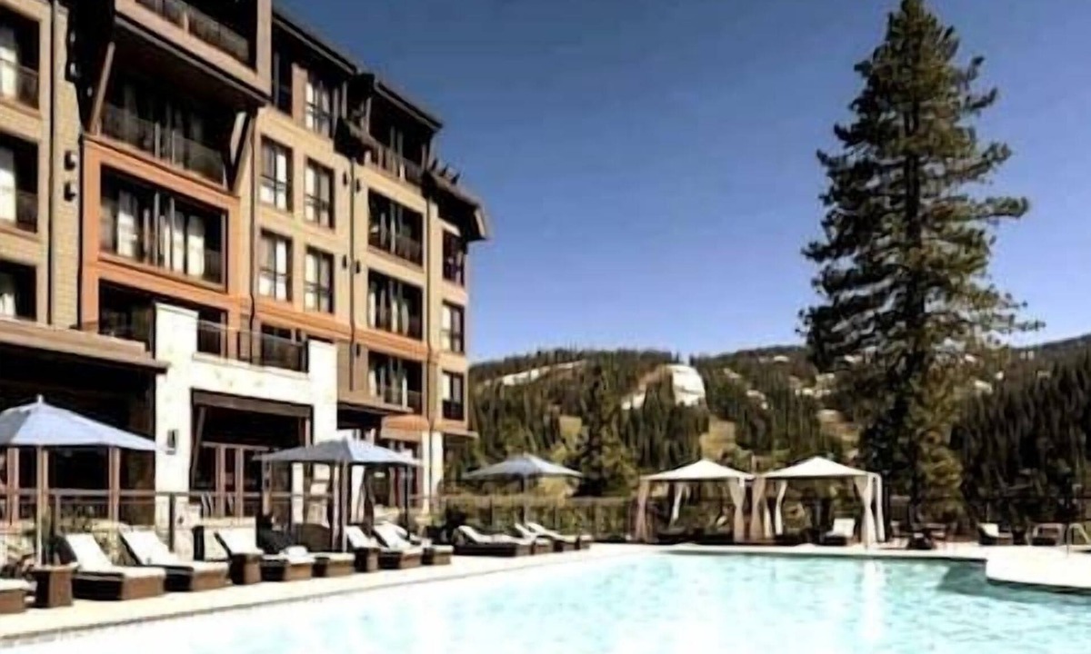 Truckee Hotel | Ritz Carlton Club Resort Lake Tahoe, Truckee
