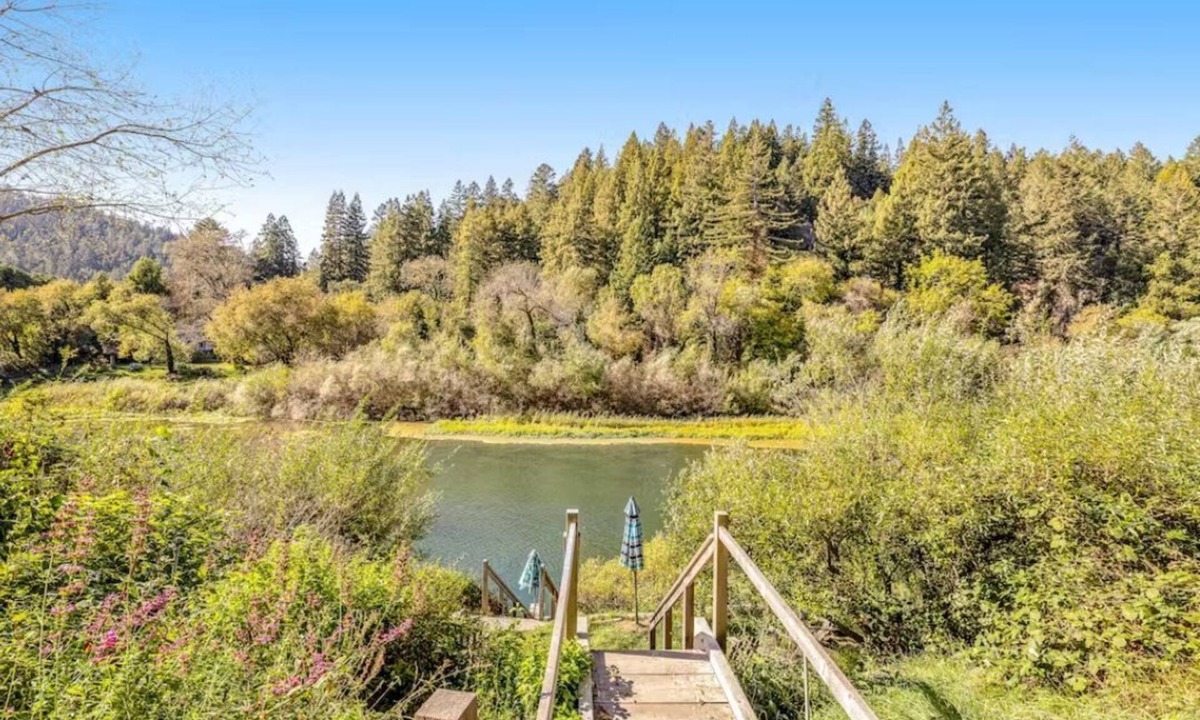 Northwood Cabin | Riverdale- w/seasonal dock/boats, hot tub, large yard, dog-friendly!
