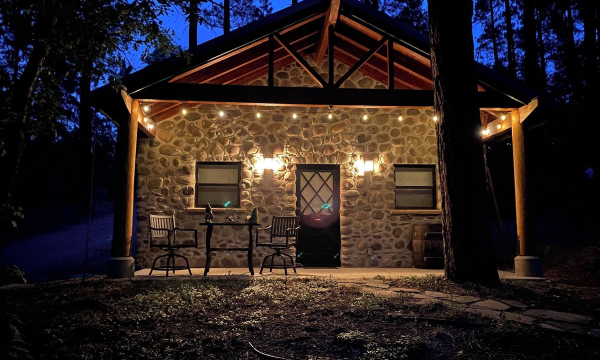 Groom Creek Cottage | Riverstone Cottage, Bright and Airy Forest Retreat