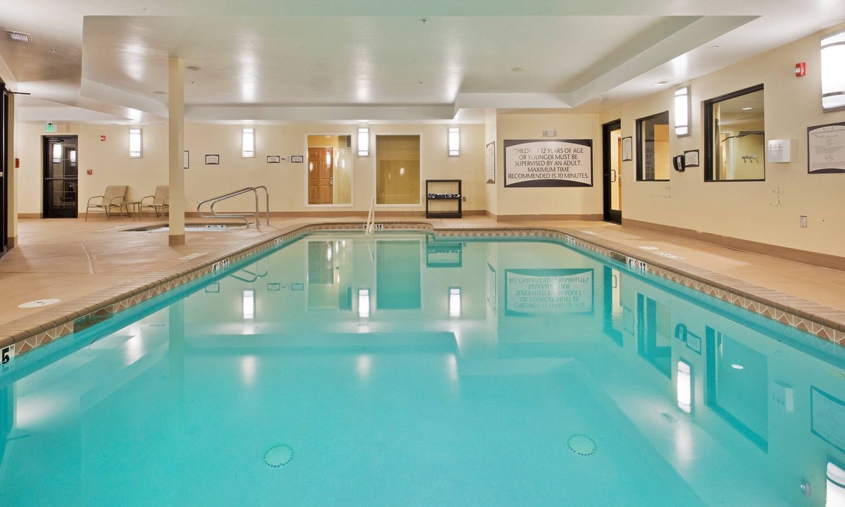 Reno/Tahoe Airport Condo | Roll-In Shower Accessible 1-BR | Free Breakfast & Pool