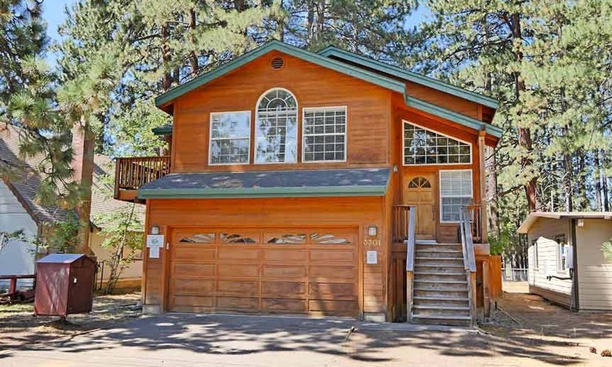 Bijou Park Cabin | Rustic Rental Cabin with Hot Tub near Heavenly Ski Resort in South Lake Tahoe, California