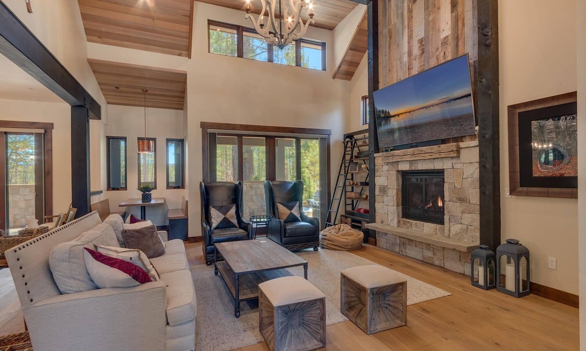 Truckee House | Sage Hen at Grays Crossing - Gorgeous 4BR 4BA Home w/Private Hot Tub