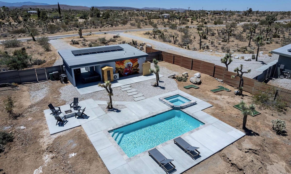 Yucca Valley House | Saltwater Pool/Sauna/Mini Golf/JT Nat Park/Firepit