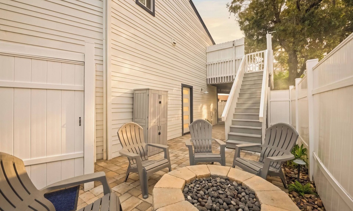 Del Mar House | Sand and Spa Retreat in Del Mar