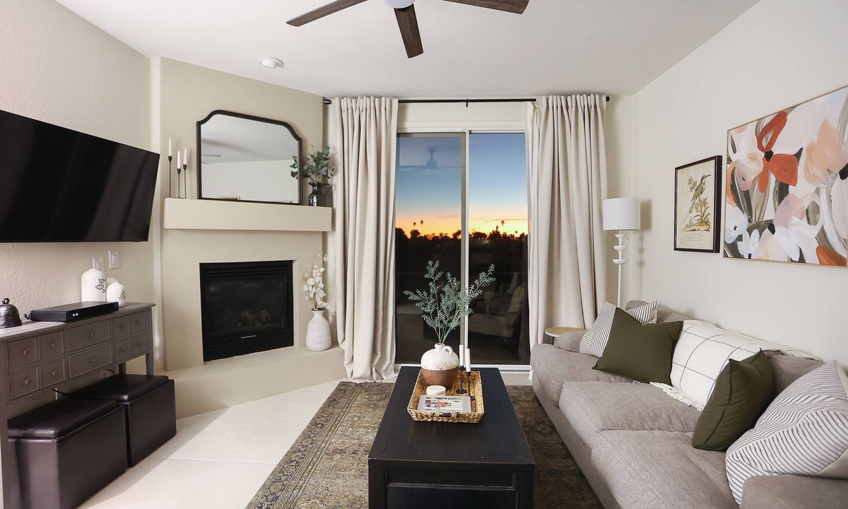 Superstition Springs Condo | Scenic views of Superstition Springs Golf Course right outside your door.