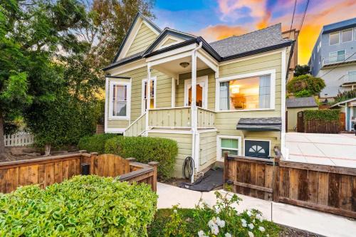 Ventura House | Sea View, Sauna, Hot Tub, Beach Bikes, Stream