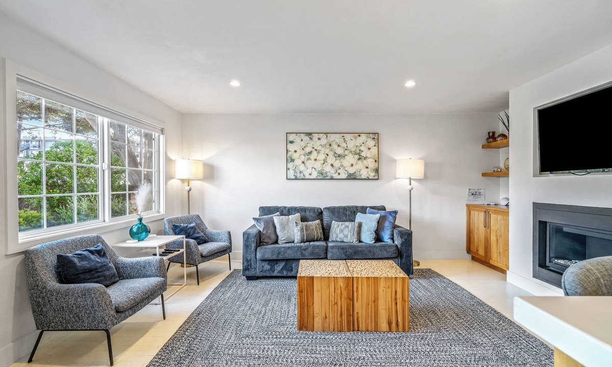 Seaside House | Seaside Home Near Del Monte Beach for 4 Guests