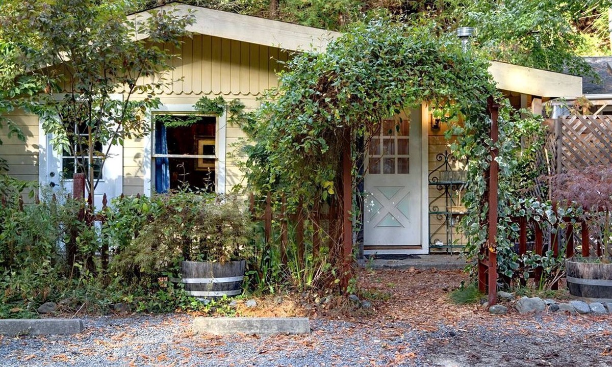 Cazadero Cottage | Secluded and Modern Cottage with a Fire Pit in Cazadero, California