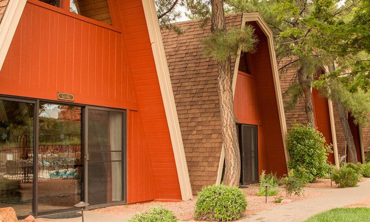Oak Creek Ski Chalet | Sedona Chalet by pool with red rock views.