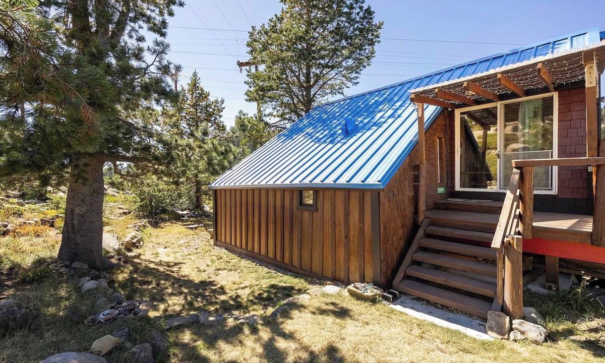 Donner Cabin | Serene 1-bedroom with large loft cabin at Donner Summit- steps from ski resorts