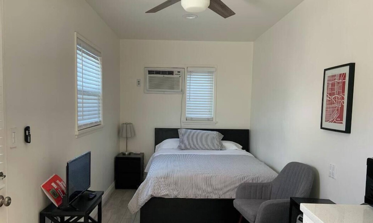 Washington Culver Apartment | Serene studio with AC in vibrant Culver City with an excellent location.