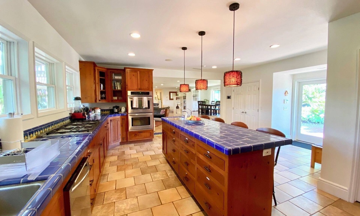 Vista House | Serenity House, quiet, tranquil , pet friendly 4 bedroom with yoga room
