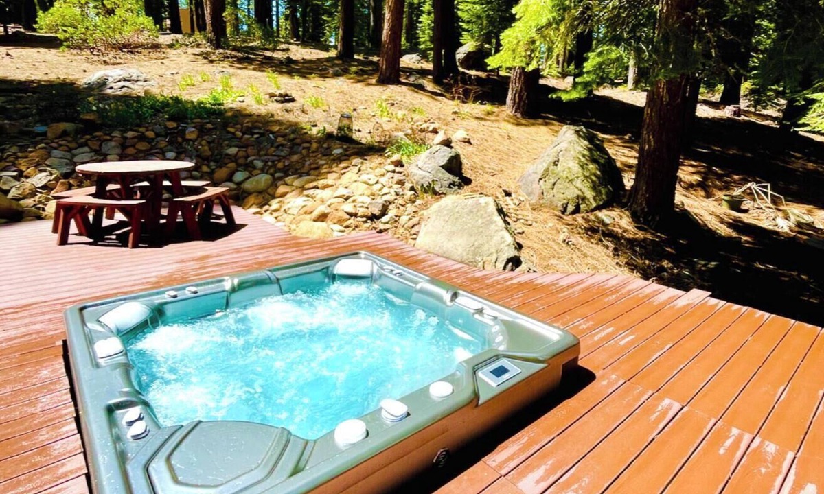 Truckee Apartment | Shoes-Off Chalet | *NEW* Platinum Saltwater Spa | Tahoe Truckee Vacation Rentals