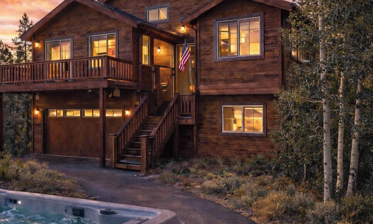 Truckee Cabin | Sierra Skyline Lodge - Luxury Truckee Cabin with Views, Location & Hot Tub!