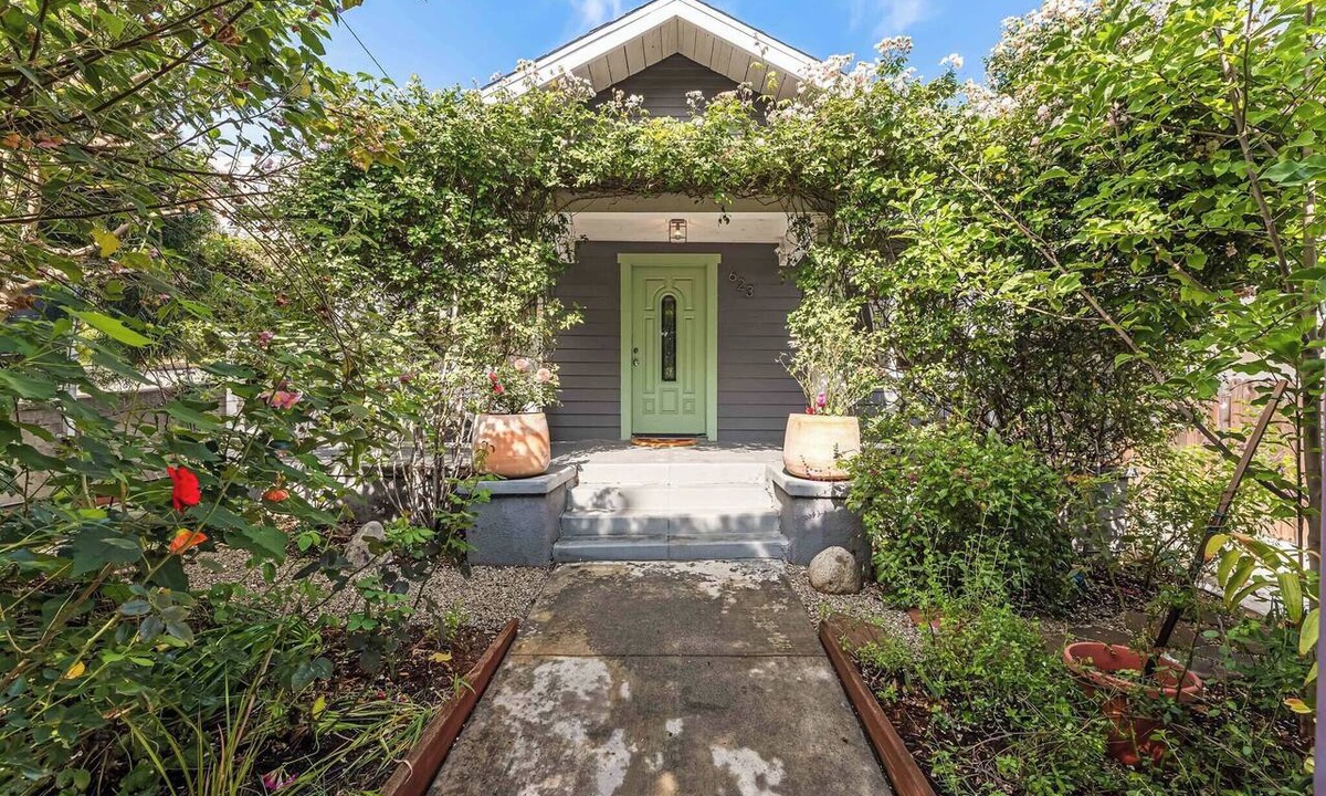 Silver Lake House | Silver Lake Cottage in the Garden Hideaway
