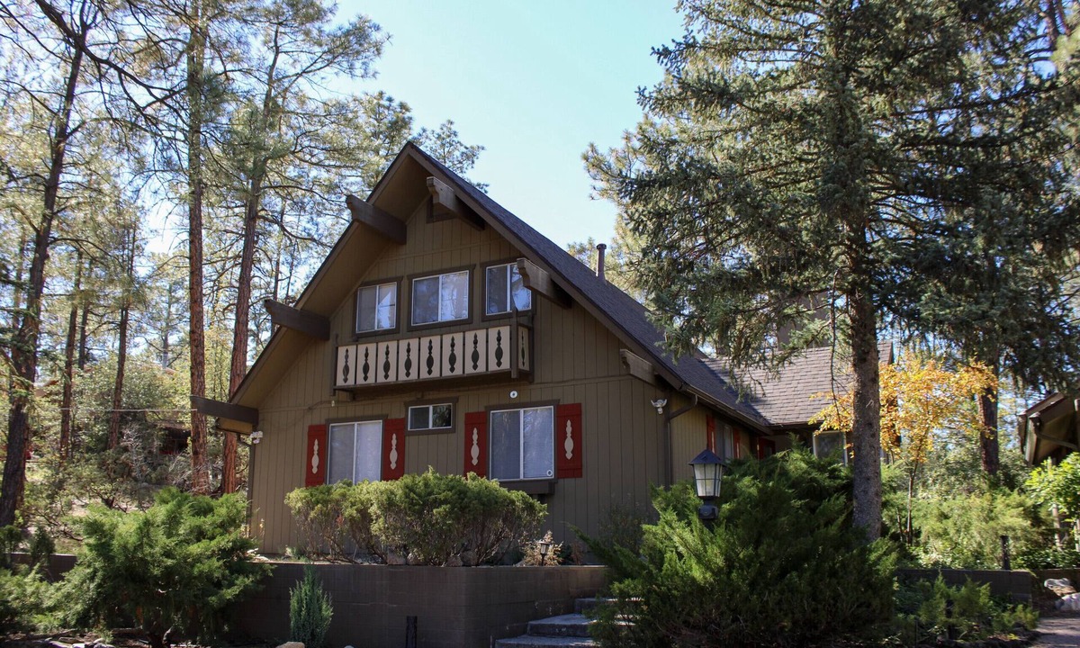 Mountain Club Ski Chalet | Skyview Lodge - Prescott Cabin Rentals