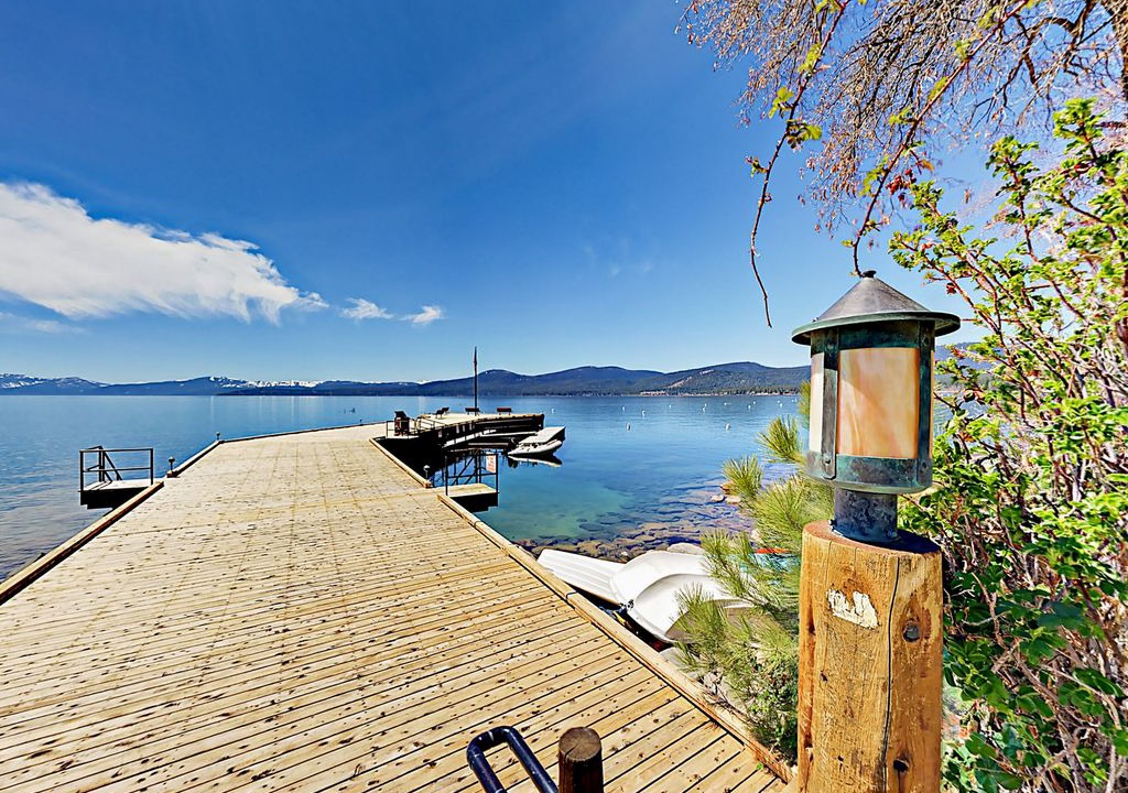 Brockway Apartment | Slice of Paradise 4BR Brockway Springs w/ Dock & Lakefront Hot Springs Pool